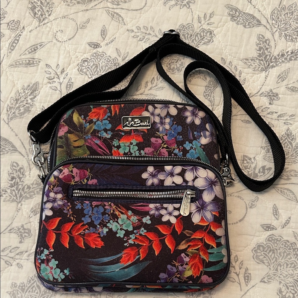 Beach Floral Crossbody Bag - Black and Red
Great condition!
